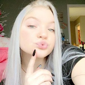 Meet your Posher, Alivia